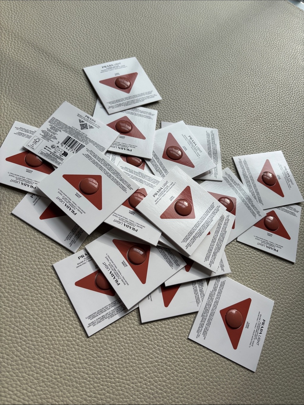 Prada light growing lip color U010 brown ( 25 samples )